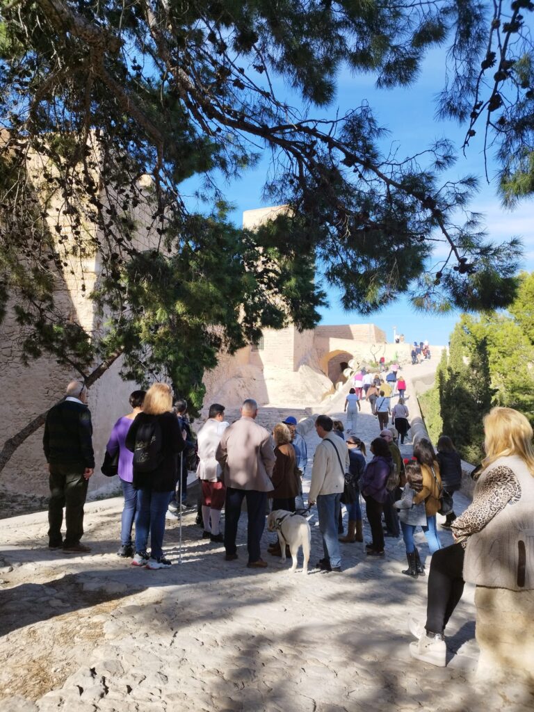Paseamos por los exteriores del Castillo de Santa Bárbara, Alicante