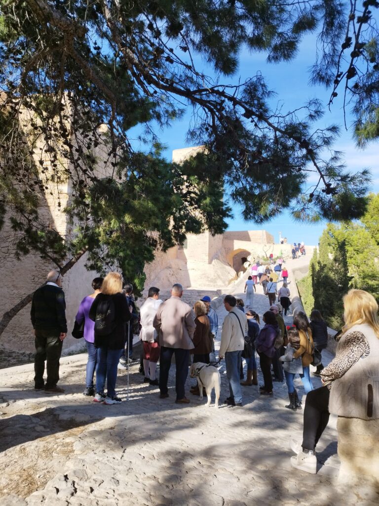 Paseamos por los exteriores del Castillo de Santa Bárbara, Alicante 